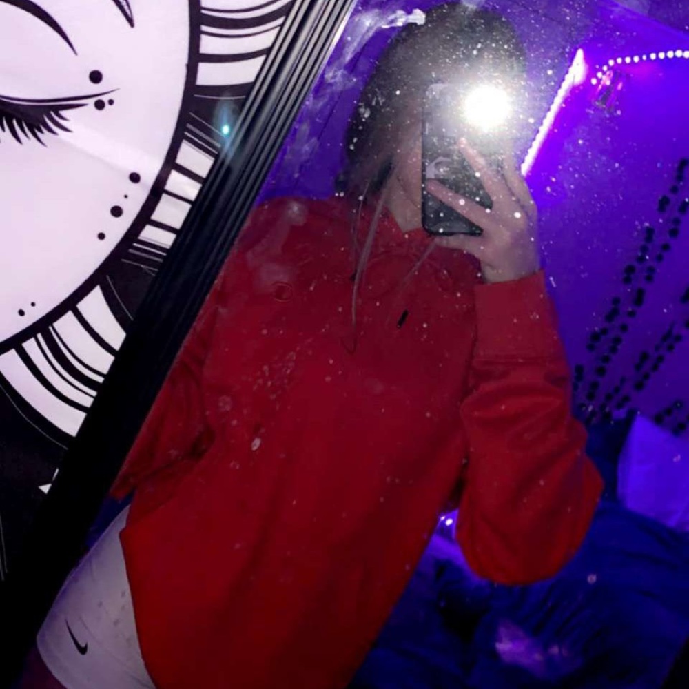 Meet your Posher, Chloe